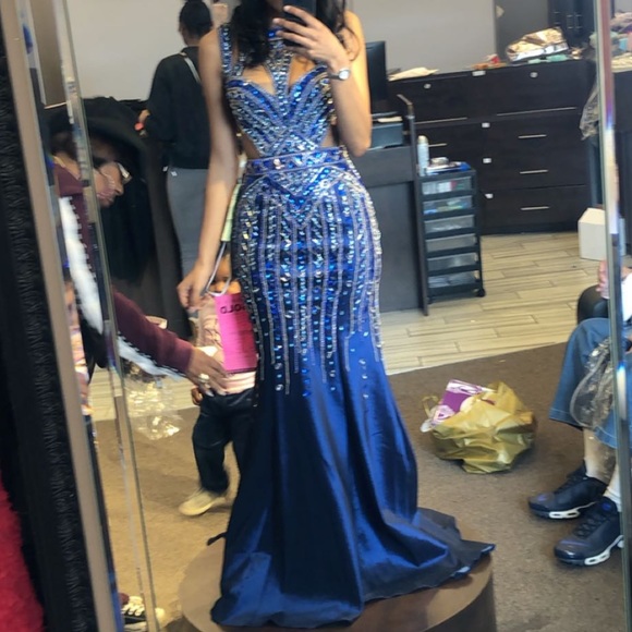 Prom dress ! - Picture 2 of 5